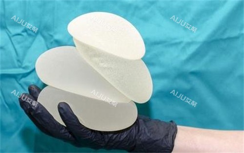 不同大小的隆胸假体 不同大小的隆胸假体