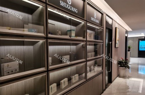 梅州曙光整形展示柜示意图 梅州曙光整形展示柜示意图