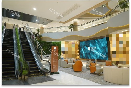 成都军大整形一楼休息等待区环境