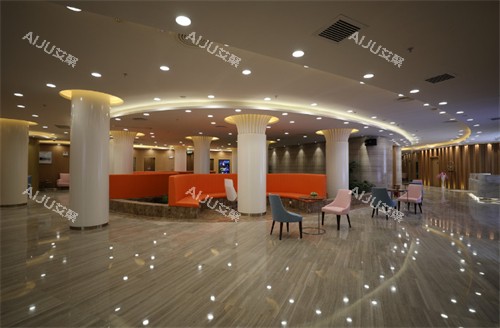 云南昆明铜雀台医疗美容大厅环境图