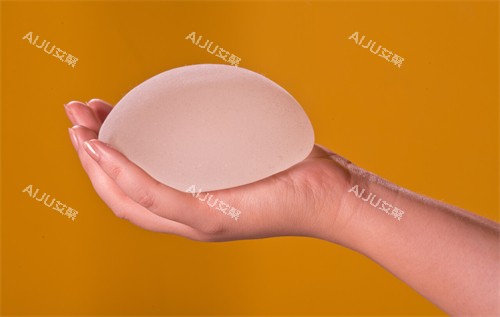 隆胸假体展示图示意 隆胸假体展示图示意