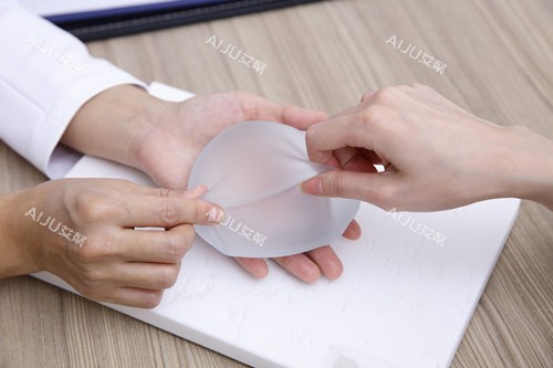 隆胸假体真实图