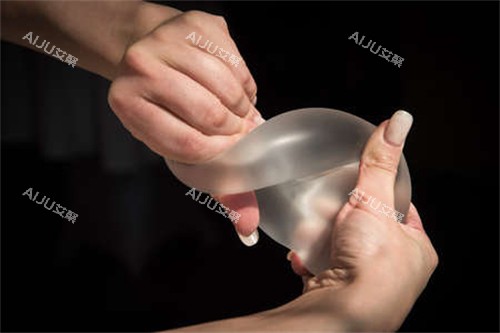 隆胸假体扭曲图示