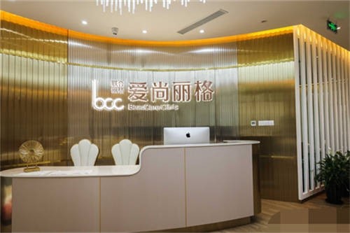 杜园园做双眼皮修复去上海爱尚丽格：预约挂号的地址是上海市闵行区申虹路1188弄5号