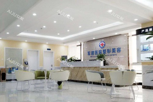 成都军建整形大厅等候区环境