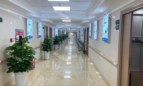 成都友谊医院疤痕科走廊景观
