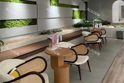 成都新丽美整形内部休息等候区环境